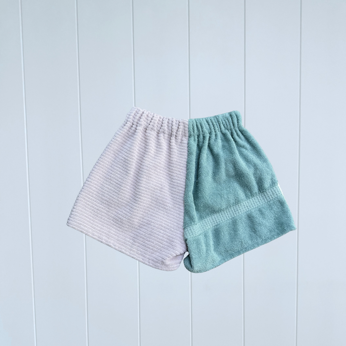 Women's RETOWEL Shorts 024 // Size 8-12