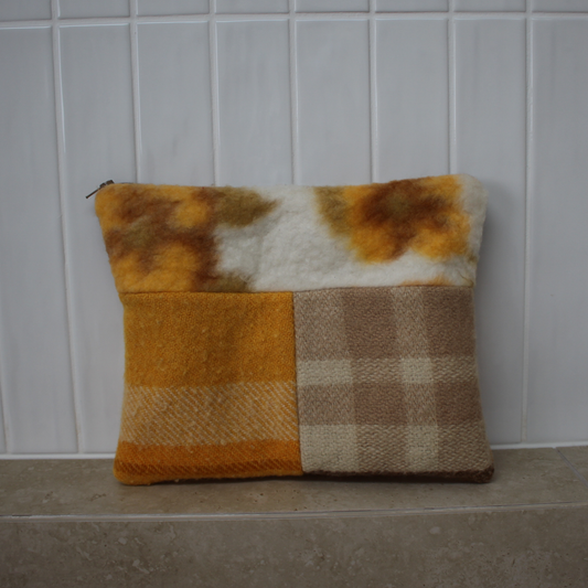 Sunday Snug Pouch 007