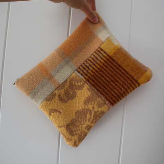 Sunday Snug Pouch 004