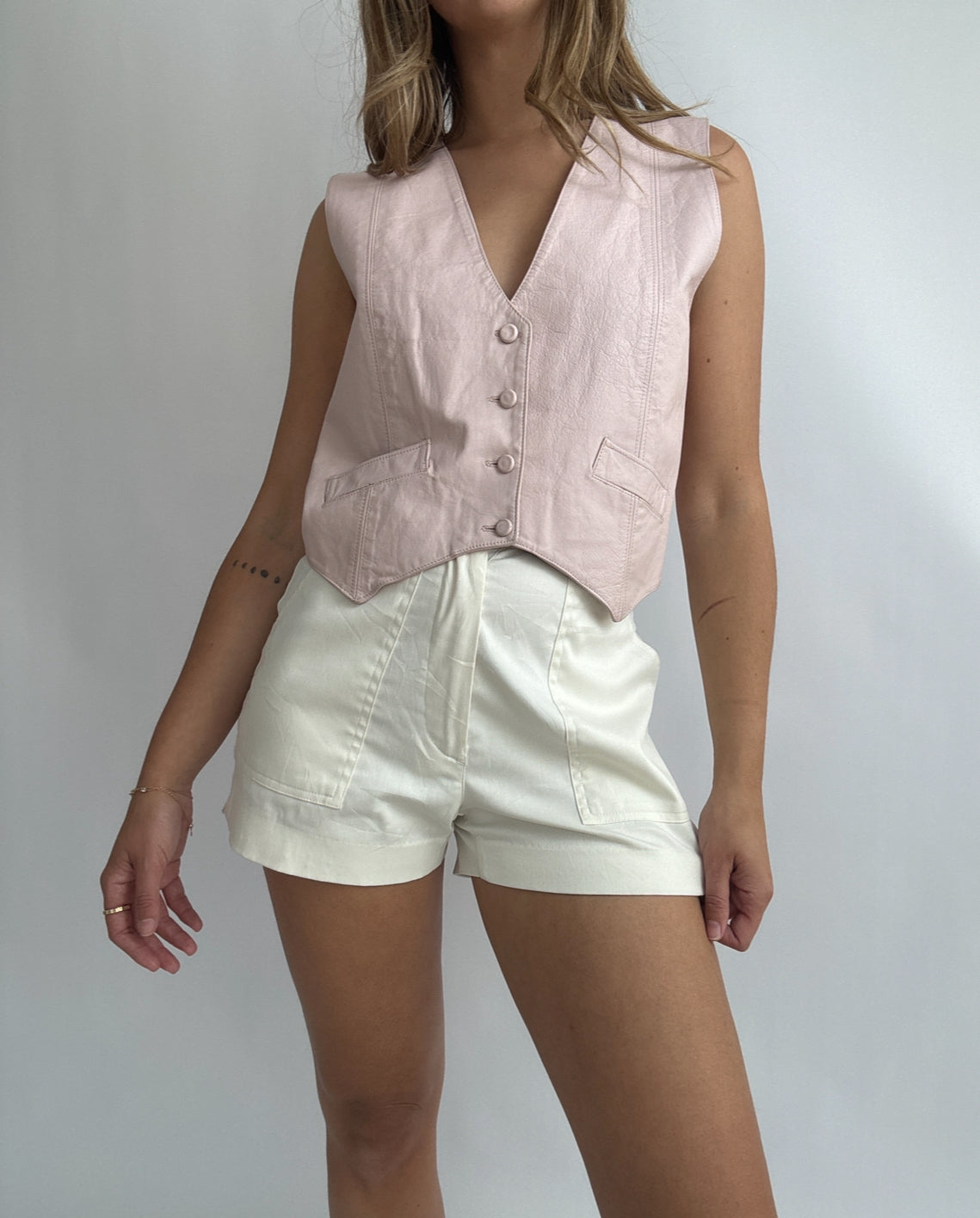 Cream High Waisted Shorts // Size 6-8