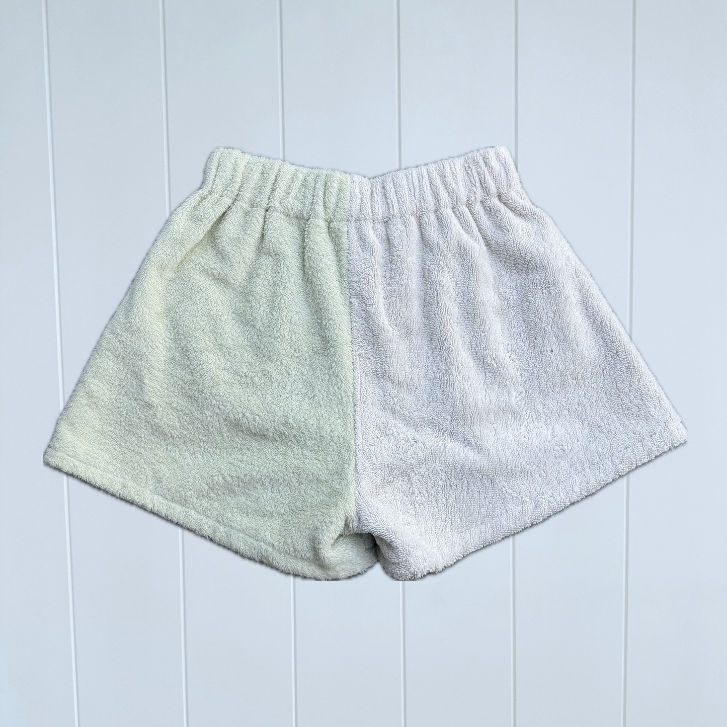 Women's RETOWEL Shorts 009 // Size 8-12