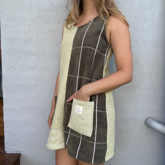 RETOWEL Dress 001 // Size 6-10
