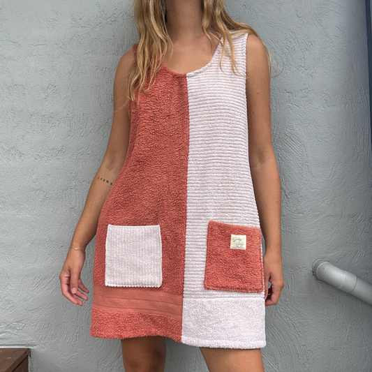 RETOWEL Dress 001 // Size 10-14