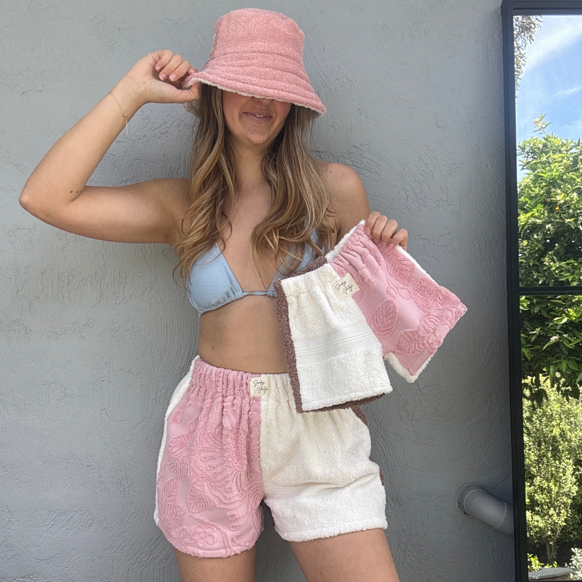 Women's RETOWEL Shorts 031 // Size 8-12
