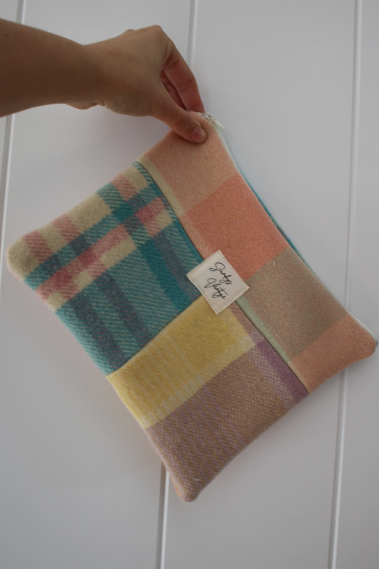 Sunday Snug Pouch 003