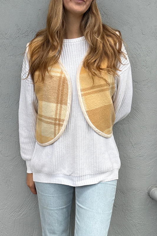 Sunday Snug Vest 007 // Honey Oat