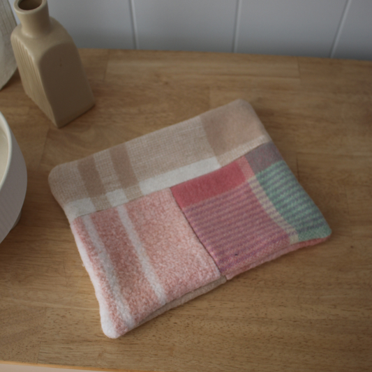 Sunday Snug Pouch 006