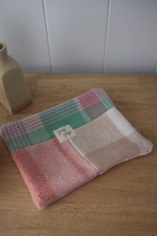 Sunday Snug Pouch 006