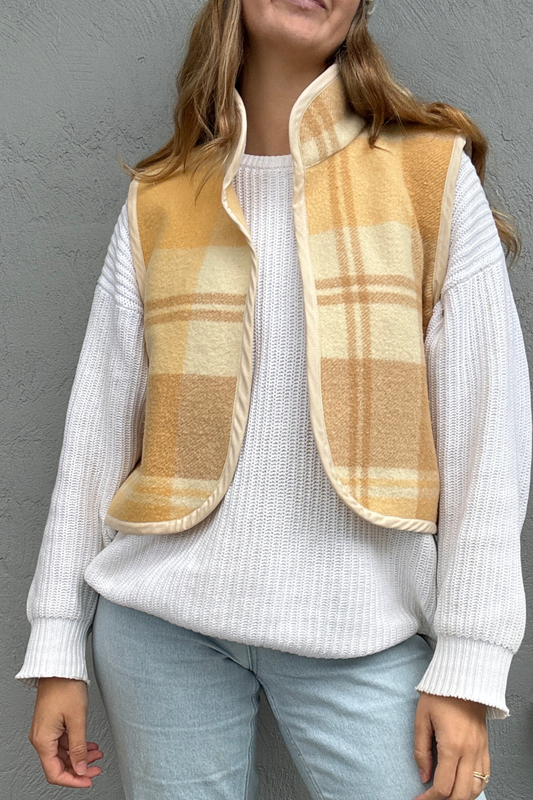 Sunday Snug Vest 001 // Honey Oat