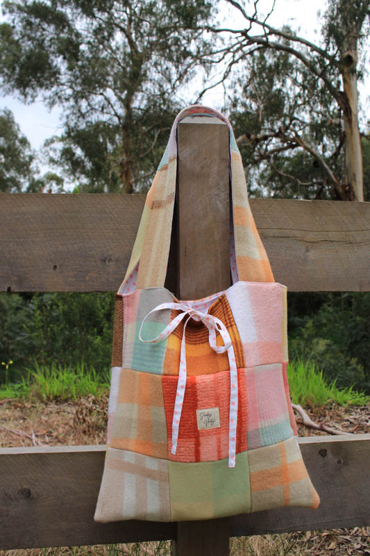 Sunday Snug Small Patchwork Bag 002
