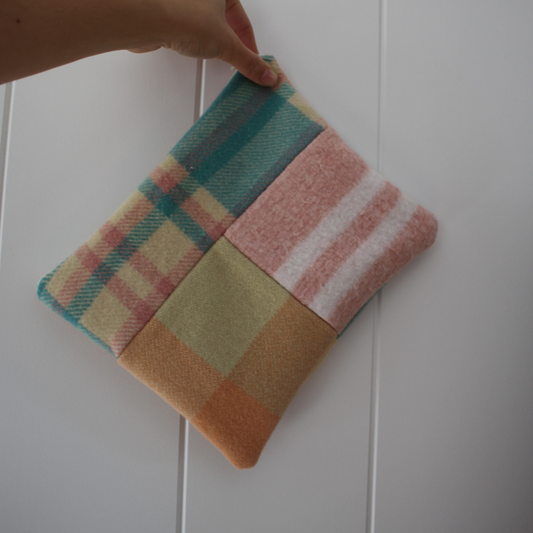 Sunday Snug Pouch 003