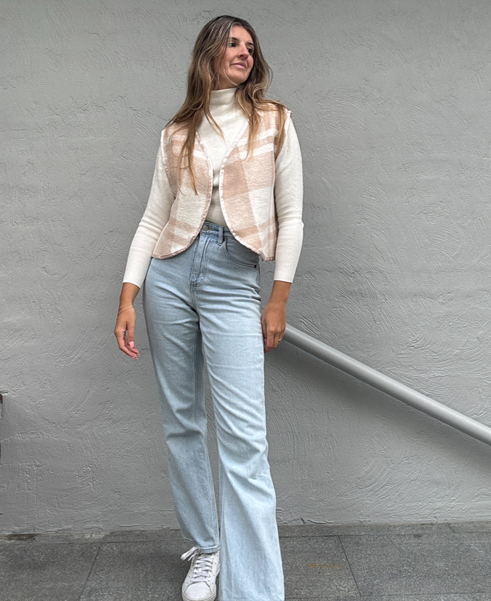 Sunday Snug Vest - Oat Milk