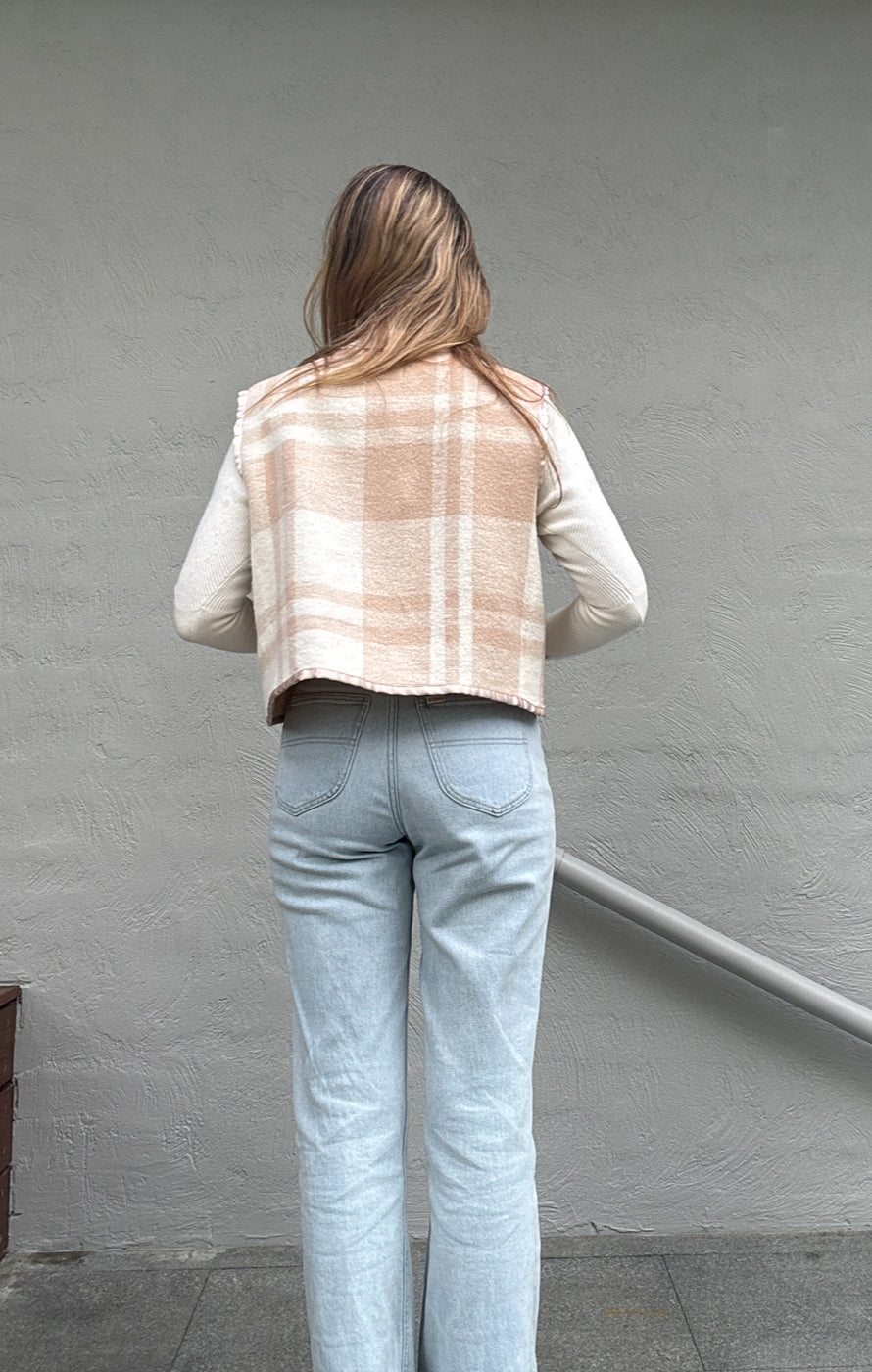 Sunday Snug Vest - Oat Milk