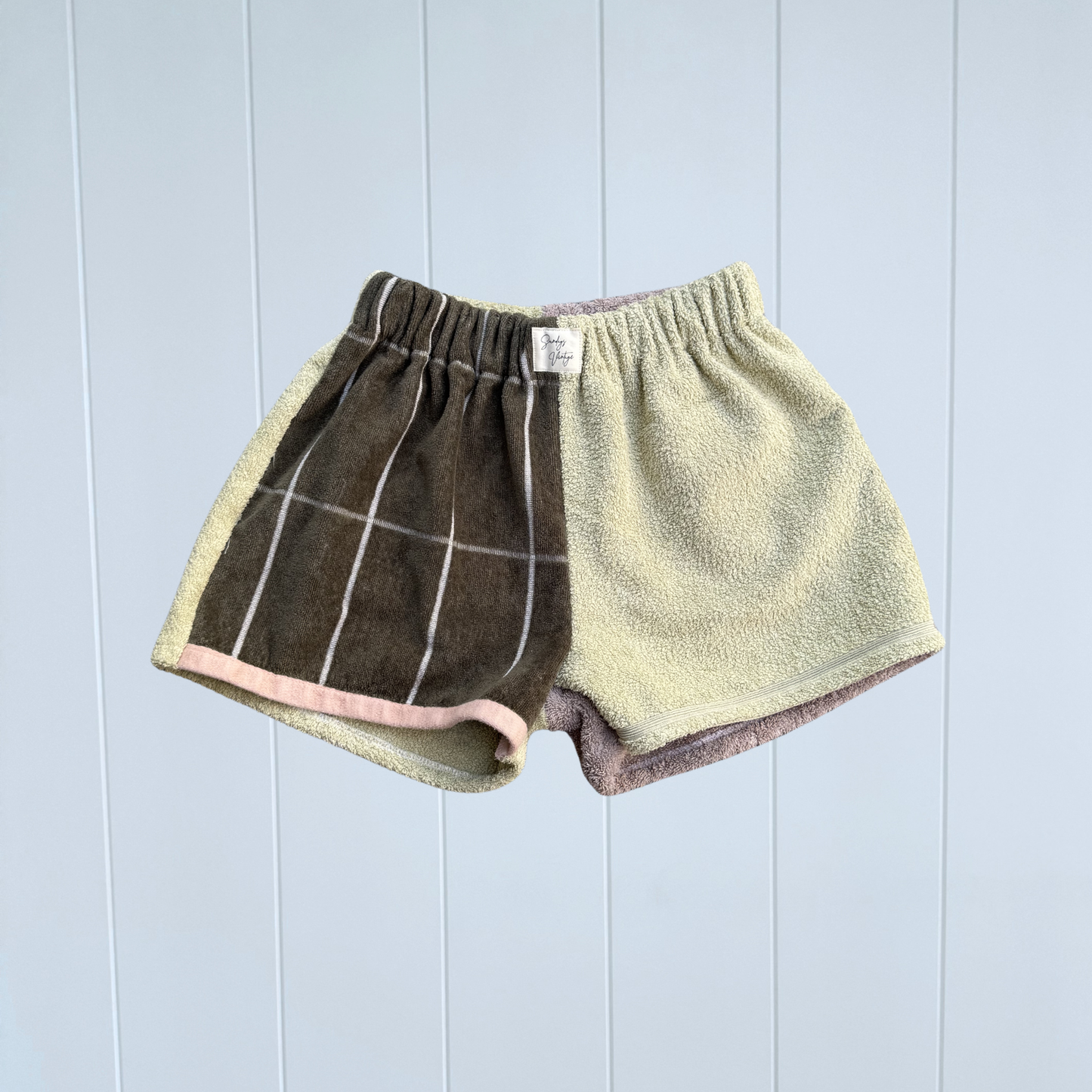 Women's RETOWEL Shorts 026 // Size 8-12