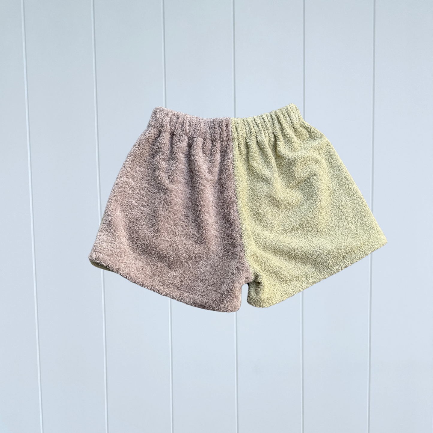 Women's RETOWEL Shorts 026 // Size 8-12