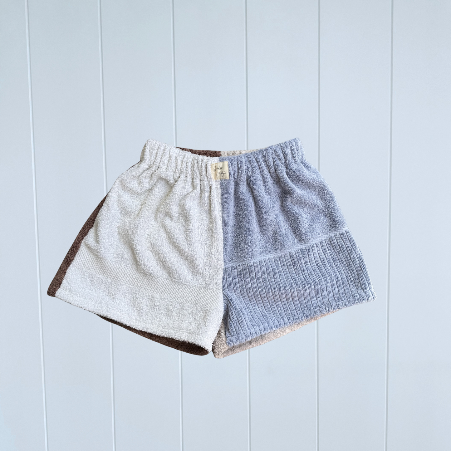 Women's RETOWEL Shorts 018 // Size 8-12
