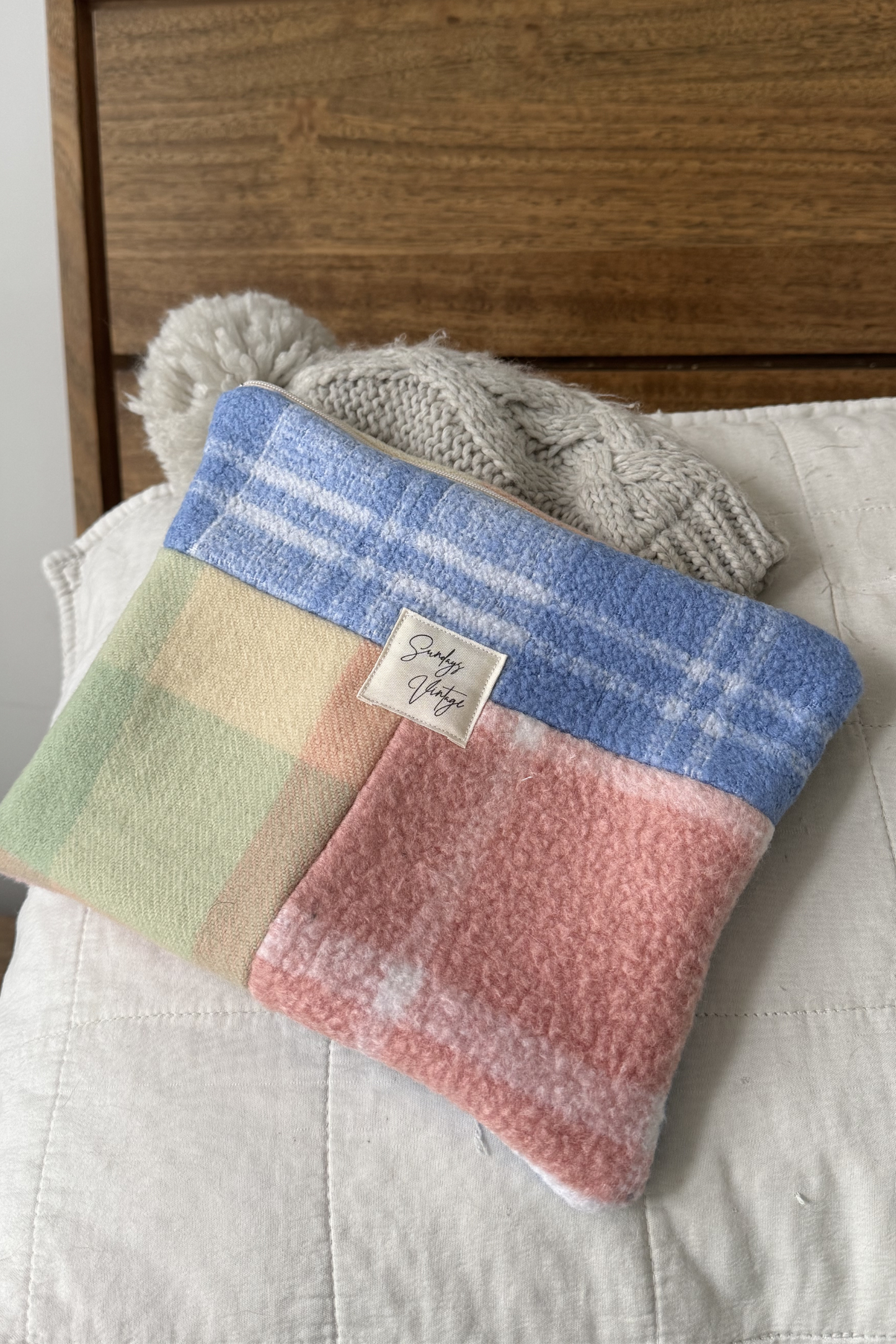 Sunday Snug Pouch 002