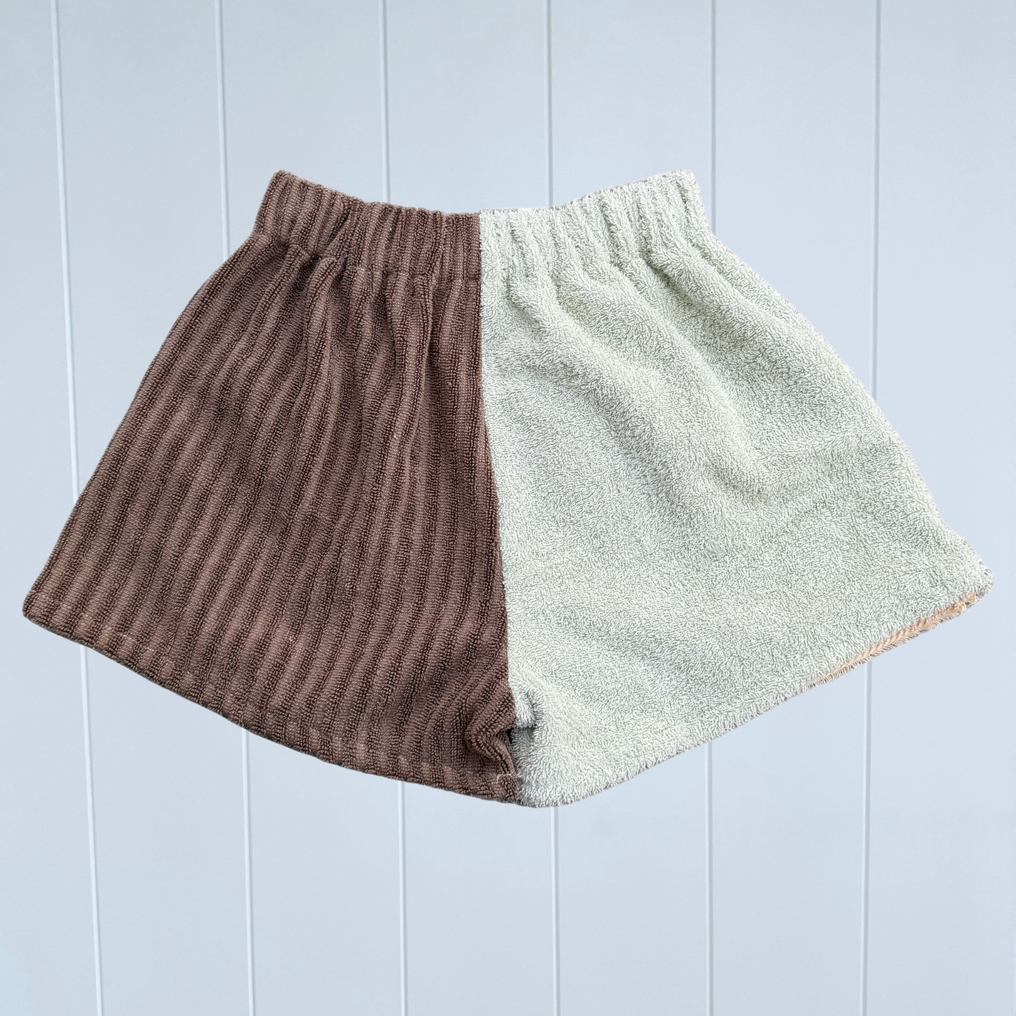 Women's RETOWEL Shorts 003 // Size 8-12