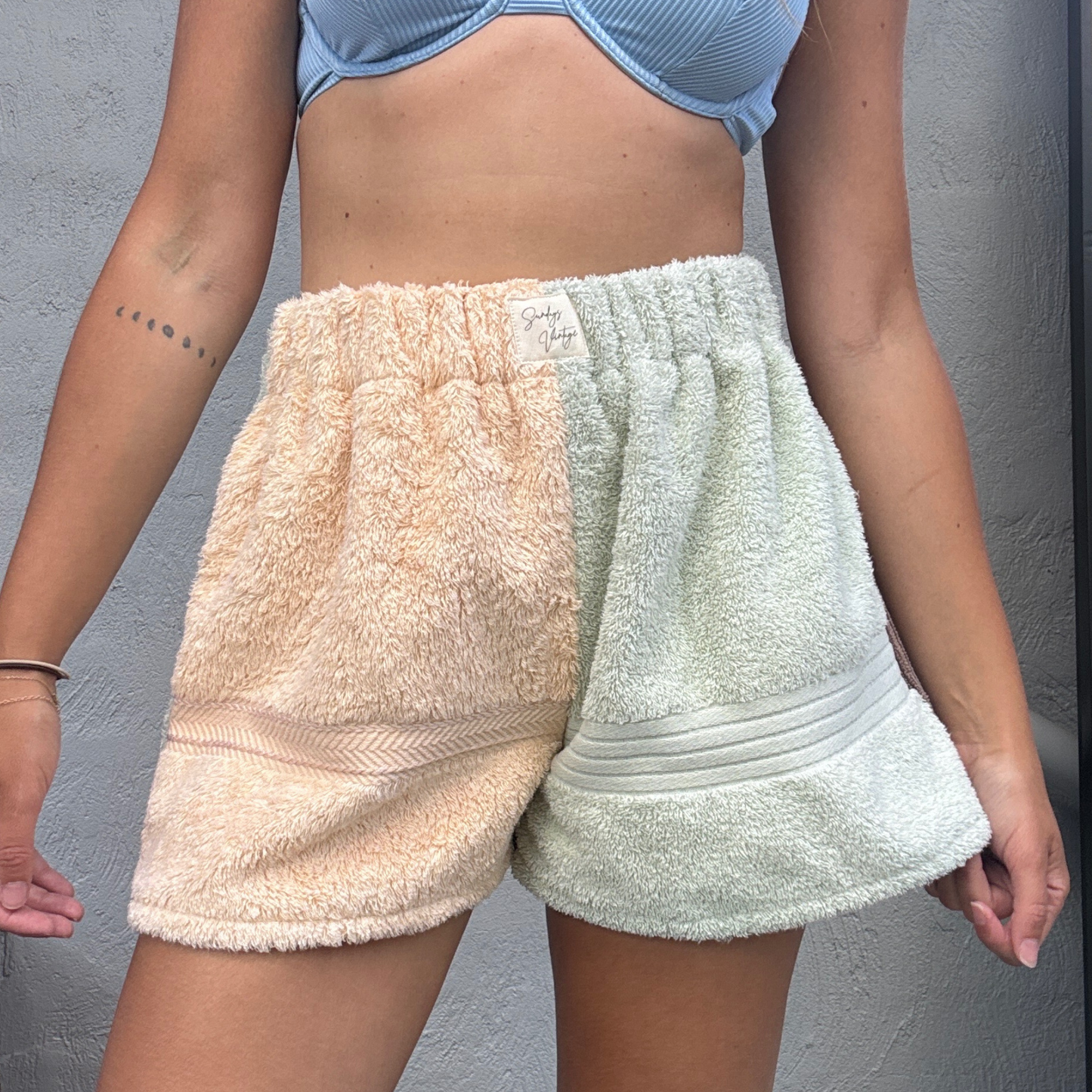 Women's RETOWEL Shorts 003 // Size 8-12